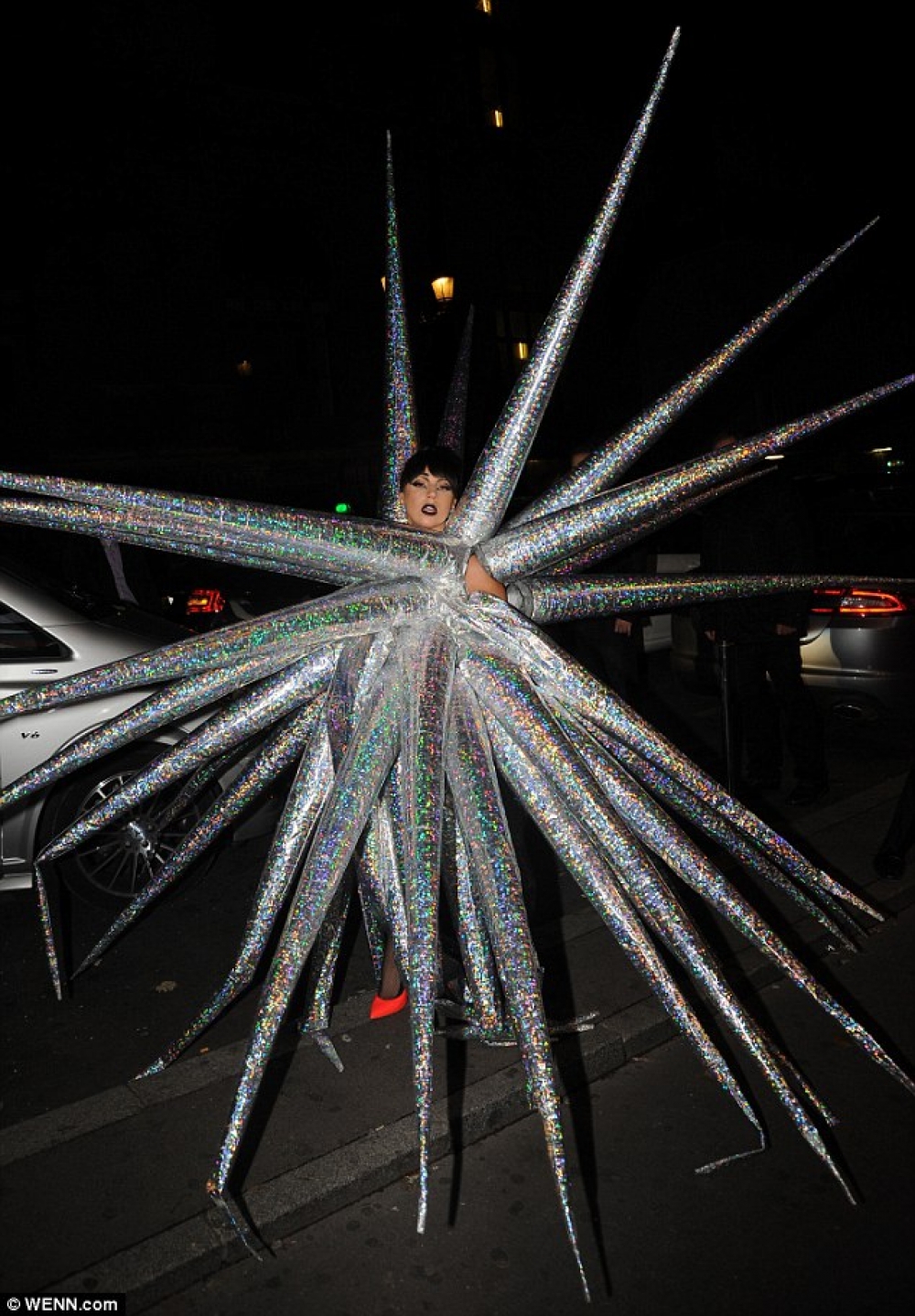 Lady Gaga bil-kostum minfuħ