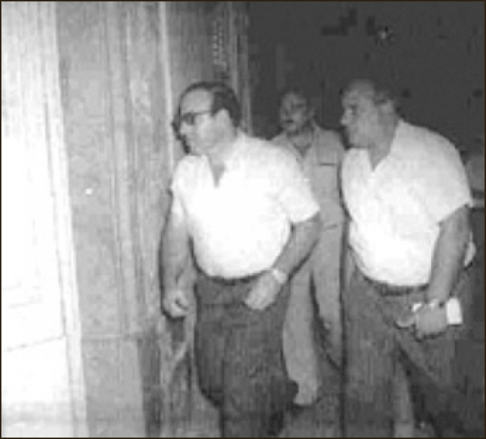 L-eks Kummissarju Lawrence Pullicino jasal fuq il-post tal-qtil flimkien ma’ uffiċjali oħrajn tal-pulizija