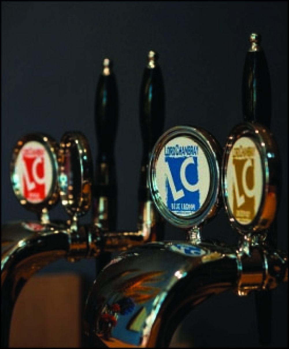 Il-birra Lord Chambray tinqasam fi Blue Lagoon, San Blas u Golden Bay