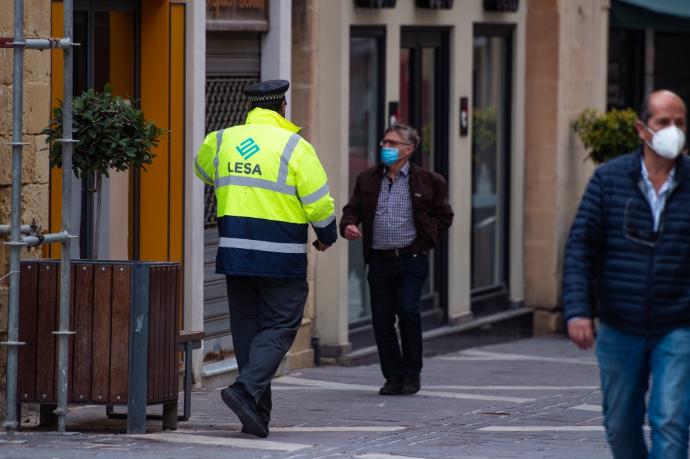 Xufier tat-trasport tal-iskola nħeles mill-arrest wara li hedded lill-Uffiċjal tal-LESA
