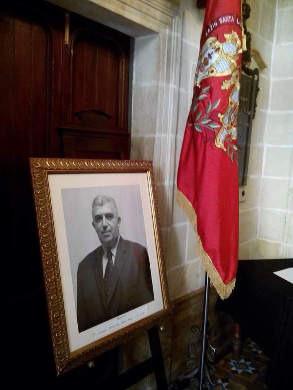 Luttu hekk kif il-President tal-Każin Duke of Connaught jinqatel kiesaħ u biered