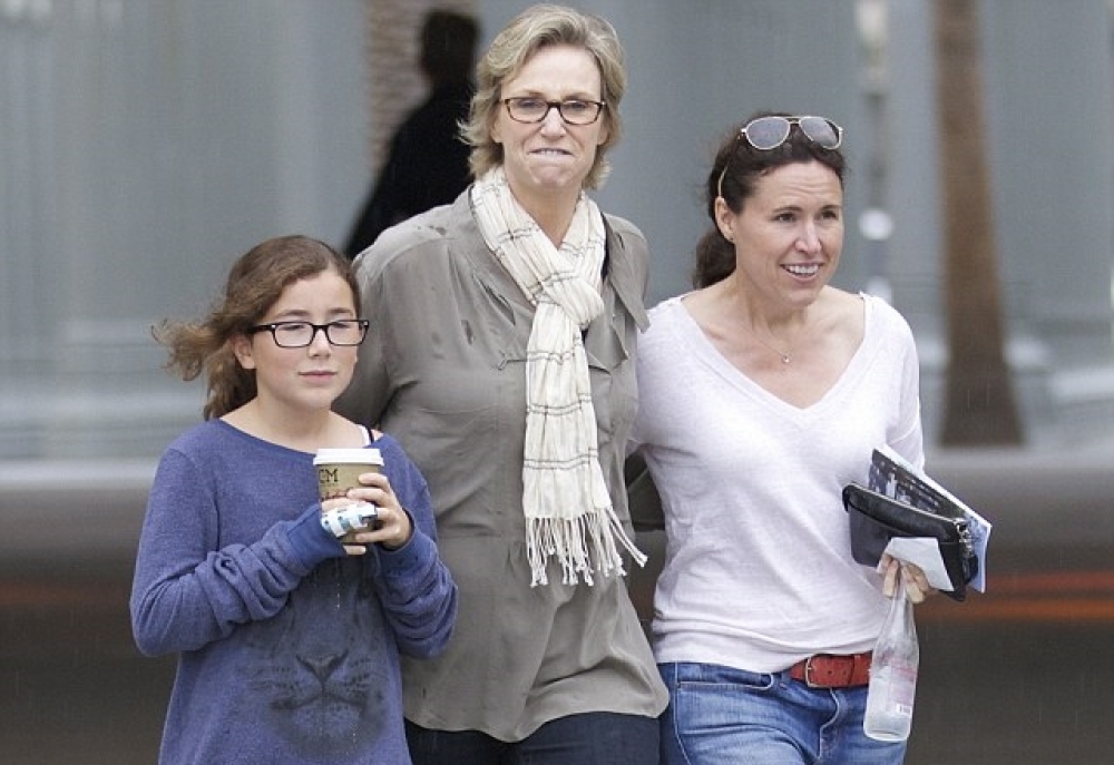Jane Lynch mal-eks mara tagħha Lara u bintha Haden