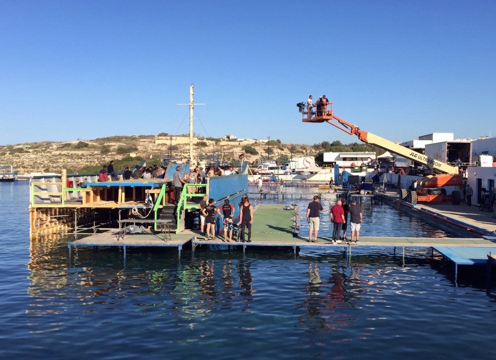 It-Tankijiet tal-Film Studios ta' Malta użati għal ġbid ta' xeni minn produzzjoni tar-RAI