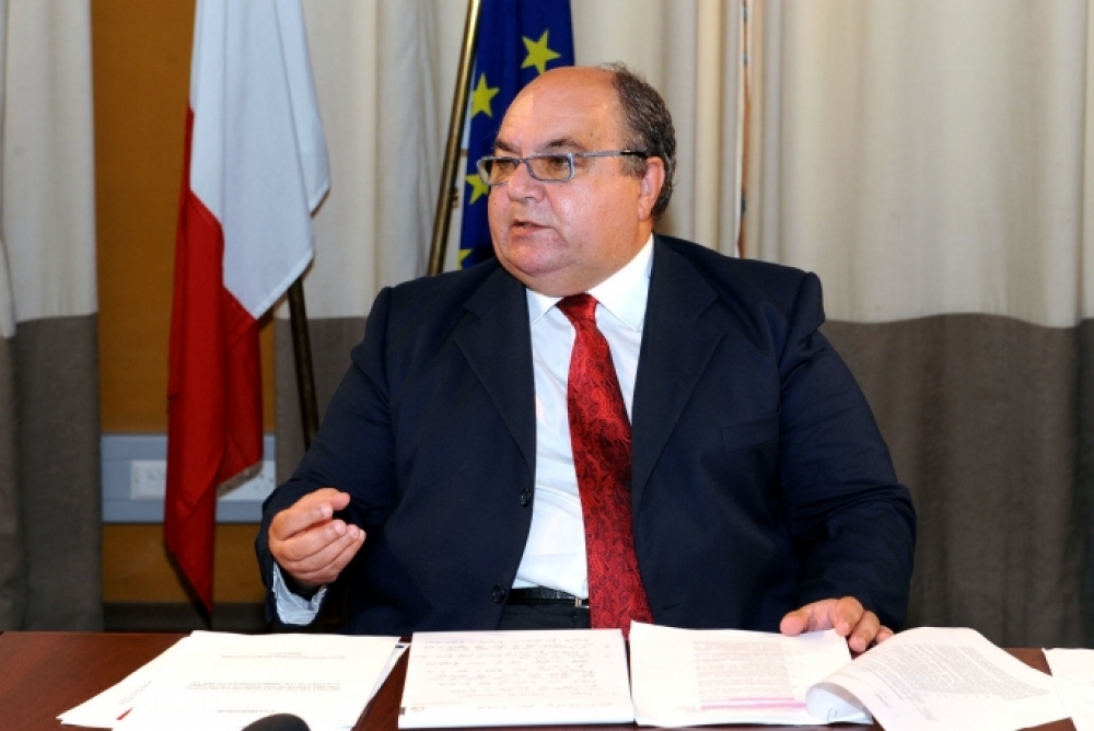 Il-Ministru Mallia  intalab bie x jirriżenja