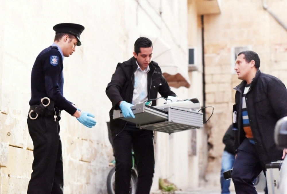 Pulizija fuq il-post fejn seħħet is-serqa. Ritratt Ray Attard