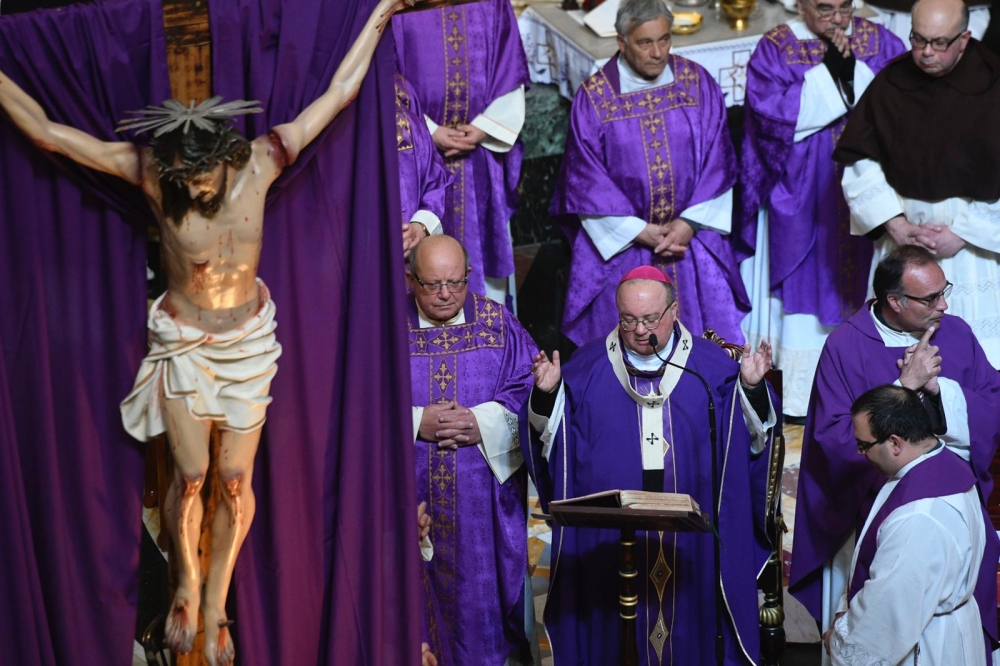 L-Arċisqof Charles J Scicluna jqaddes il-funeral