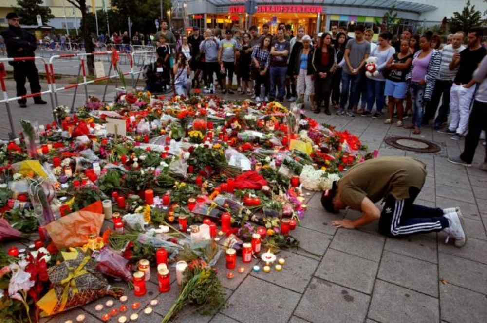 Vġieli fi Munich, fil-post fejn inqatlu 9 persuni, 7 minnhom taħt l-età ta' 20 sena
