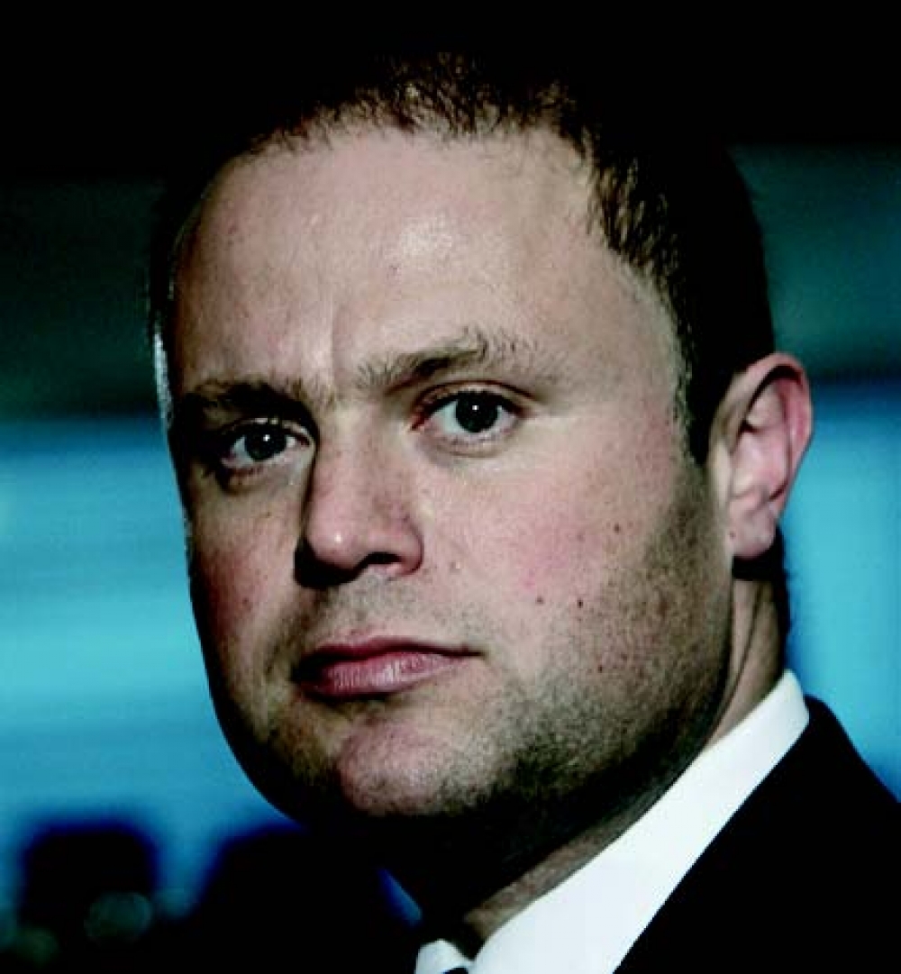 Muscat għażel li jitkellem bl-Ingliż minkejja li kien hemm l-interpreti Maltin