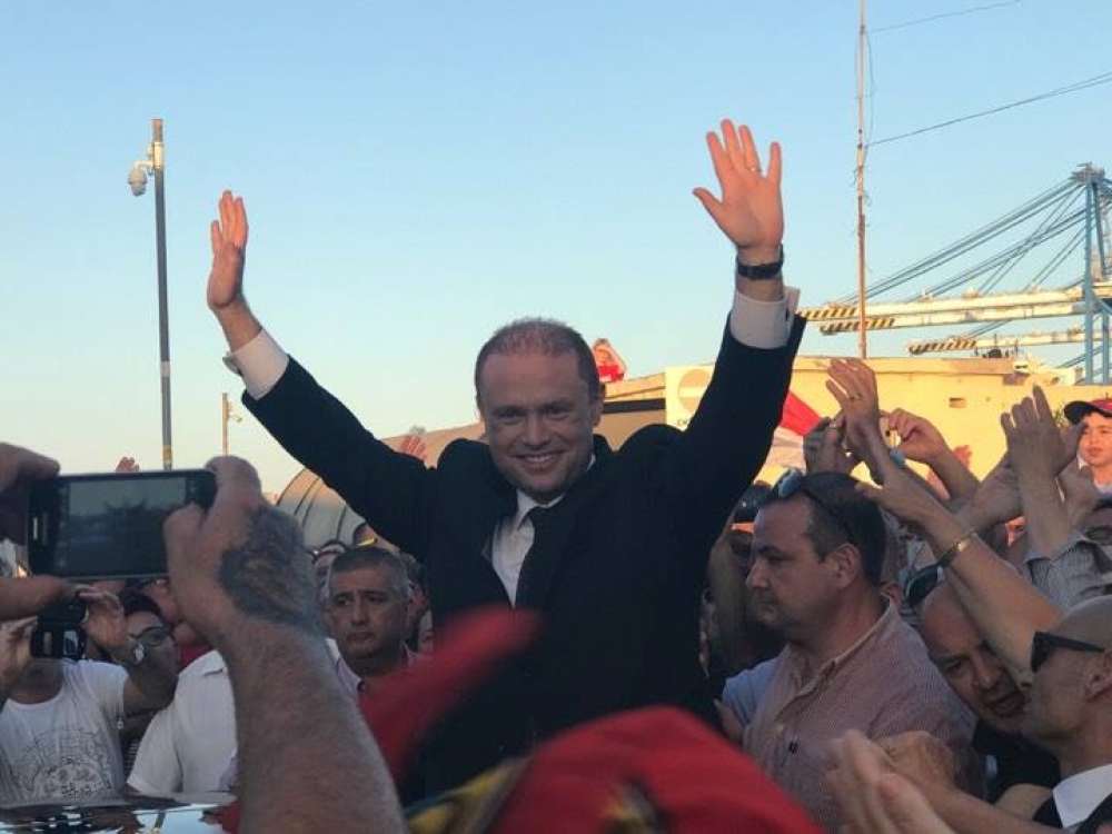 Joseph Muscat isellem lill-attivisti preżenti | Ritratt Jason Monreal