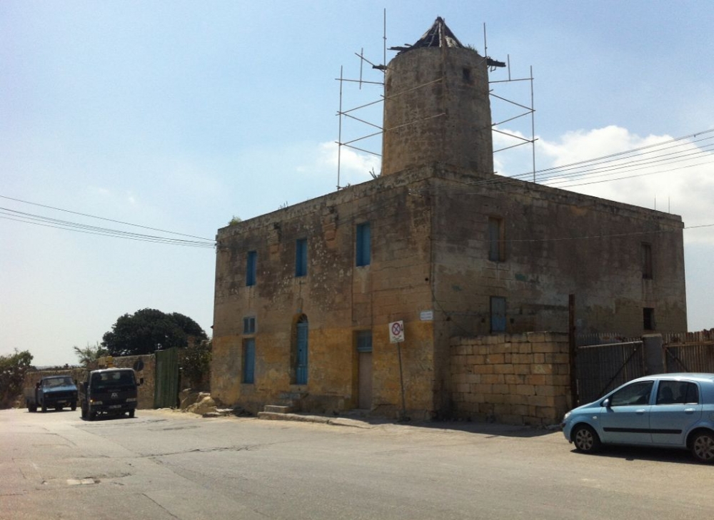 Il-mitħna tar-riħ fin-Naxxar