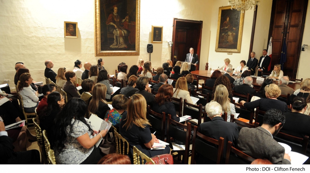 Anġlu Farrugia jindirizza l-konferenza għall-Parteċipazzjoni tan-Nisa fil-Politika