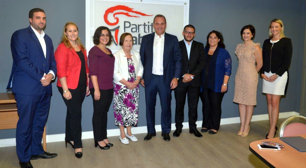 Il-Ministru Chris Cardona waqt laqgħa li uffiċjali mill-Amministrazzjoni tal-Partit u l-Eżekuttiv ta' NL - Nisa Laburisti kellhom ma Anita Gale membru tal-House of Lords fil-Parlament tar-Renju Unit