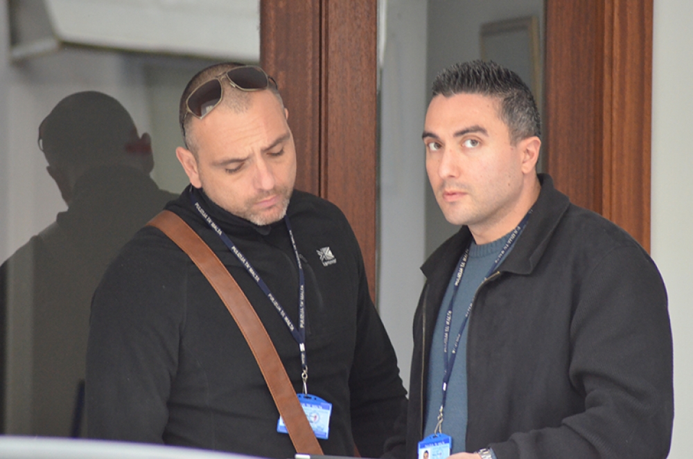 Pulizija mid-DIK fuq il-post fi Triq il-Velleġġjatura. Ritratt John Pisani
