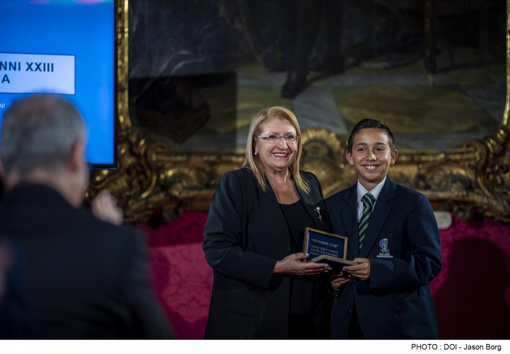 Il-President Coleiro Preca ma' Owen Vassallo