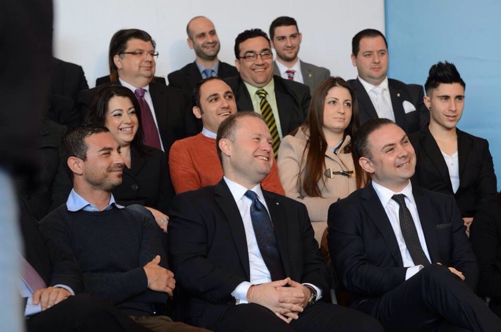 Owen Bonnici mal-Prim Ministru Joseph Muscat