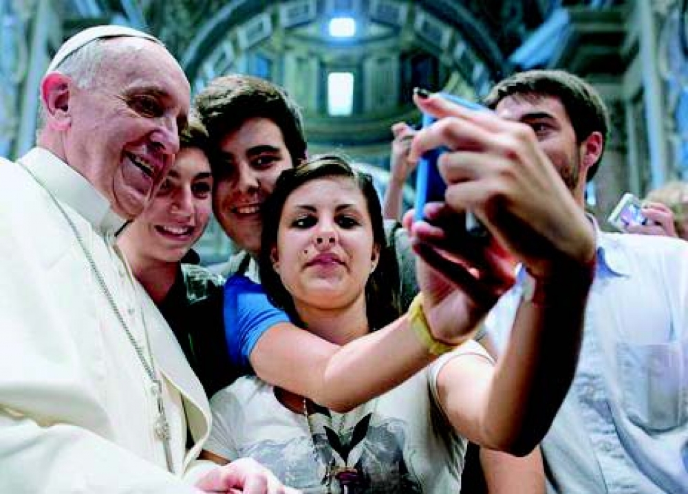 Il-Papa Franġisku jieħu stessu maż-żgħażagħ