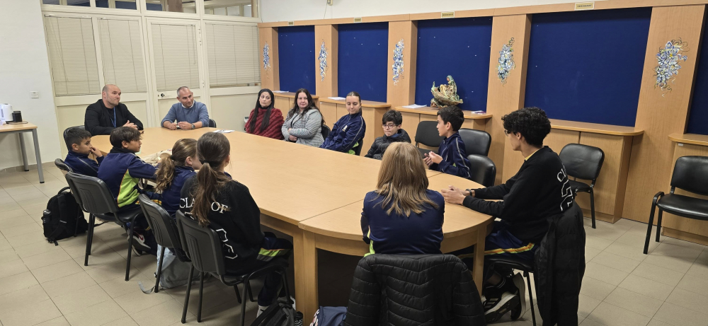 Il-kunsill tal-istudenti u l-amministrazzjoni jitkellmu dwar l-ambjent pożittiv tal-iskola