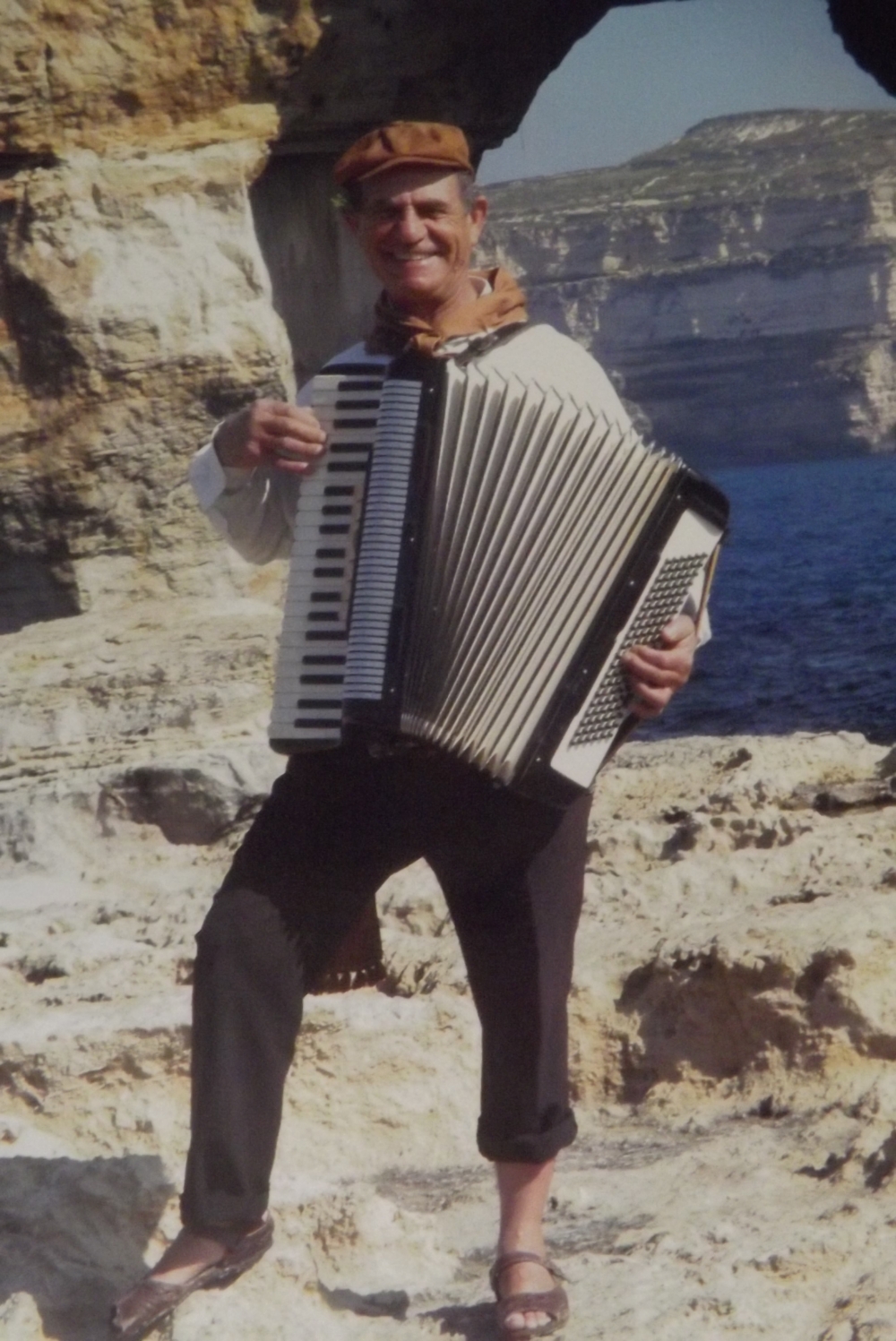 Pietru Pawl il-busker tad-Dwejra