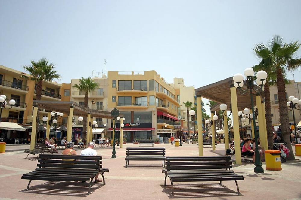 Il-Pjazza ta' Buġibba 