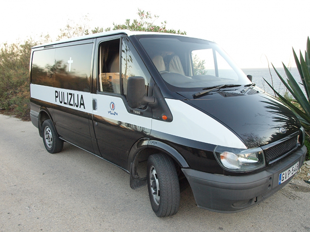 Anzjana titlef ħajjitha wara li ttajret minn vann fil-Mosta