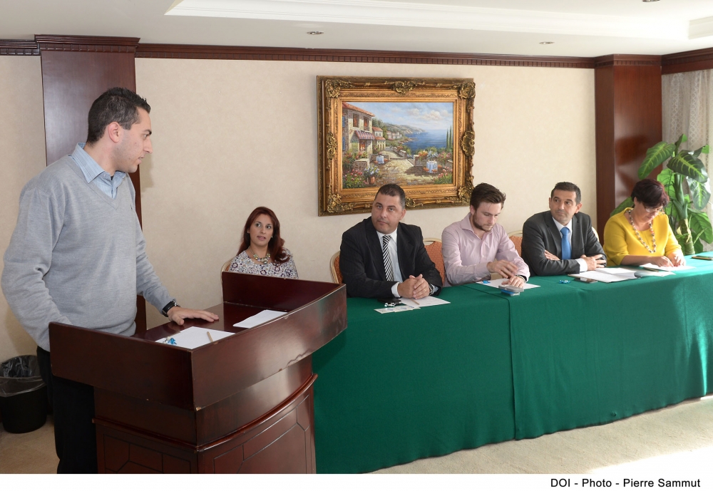 Ryan Mercieca jindirizza l-laqgħa tal-Akkademja għal  mexxejja Għawdxin