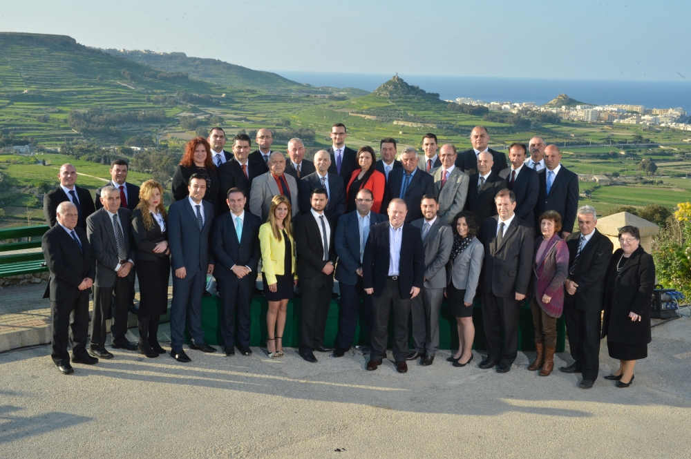 Il-Prim Ministru Joseph Muscat flimkien mal-kandidati Għawdxin 