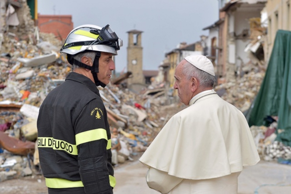 Minkejja tħassib dwar is-sigurtà tiegħu, il-Papa xtaq iżur iż-żona l-aktar milquta mit-terremoti