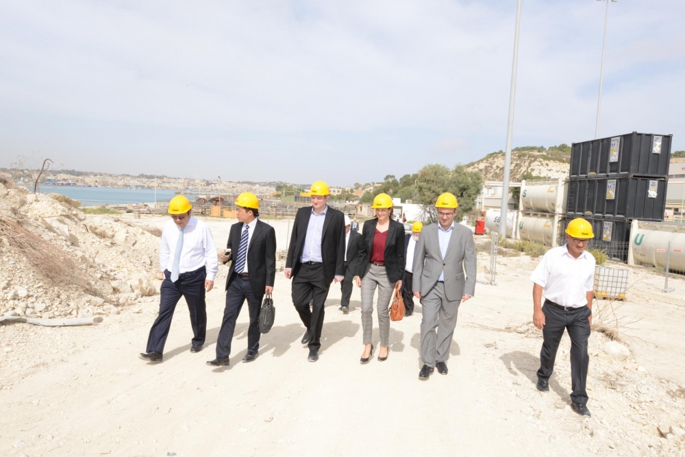 Il-membri tas-Shanghai Electric Power, flimkien mal-Ministru għall-Enerġija u l-amministrazzjoni tal-Enemalta