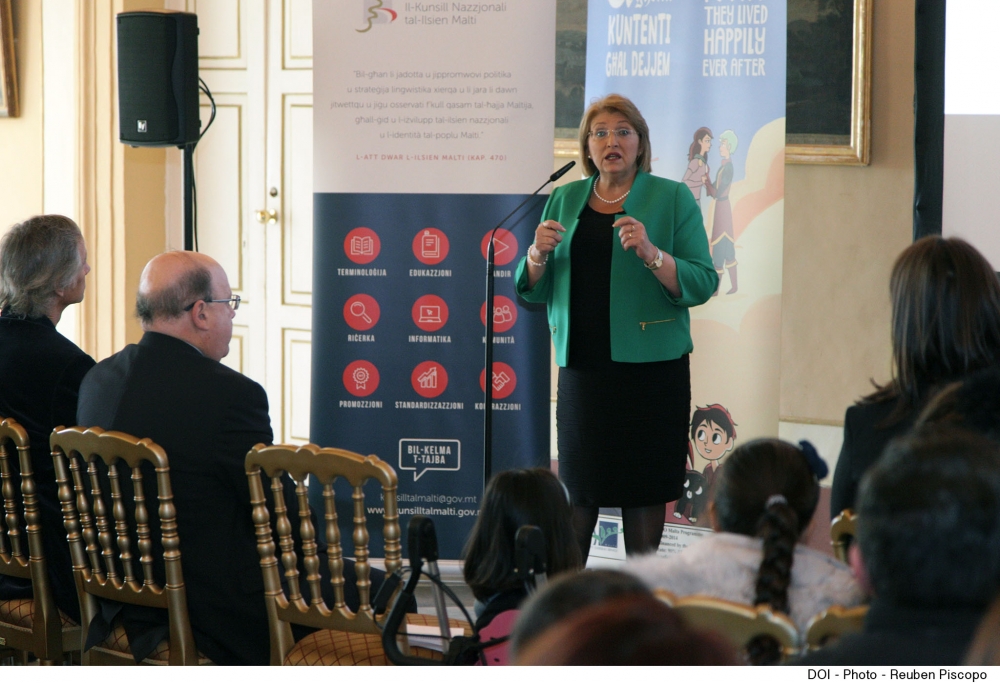 Il-President Marie-Louise Coleiro Preca waqt it-tnedija tal-cartoons bil-Malti