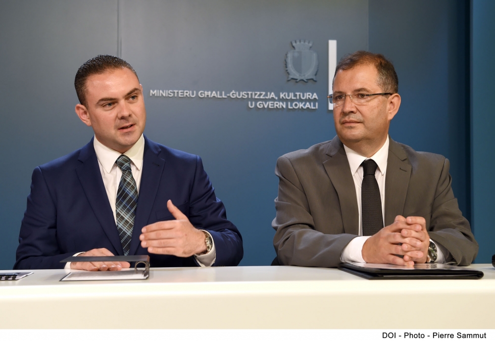 Il-Ministru Owen Bonnici u s-Segretarju Parlamentari Stefan Buontempo 