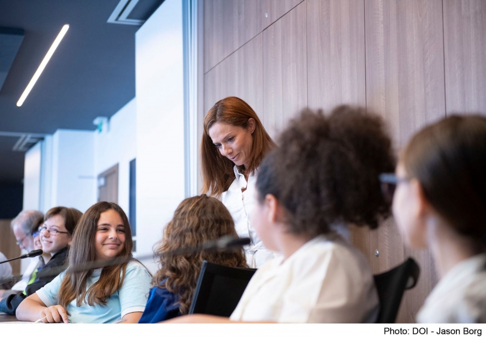 Il-Ministru Dalli titkellem mal-istudenti ta' Ekoskola
