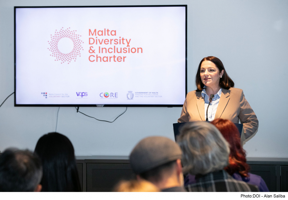 Il-Ministru Julia Farrugia waqt it-tnedija tal-Malta Diversity & Inclusion Charter mill-għaqda volontarja CORE Platform b’għajnuna finanzjarja ta’ €20,000 mill-fond VOPS amministrat mill-Kunsill Malti għas-Settur tal-Volontarjat
