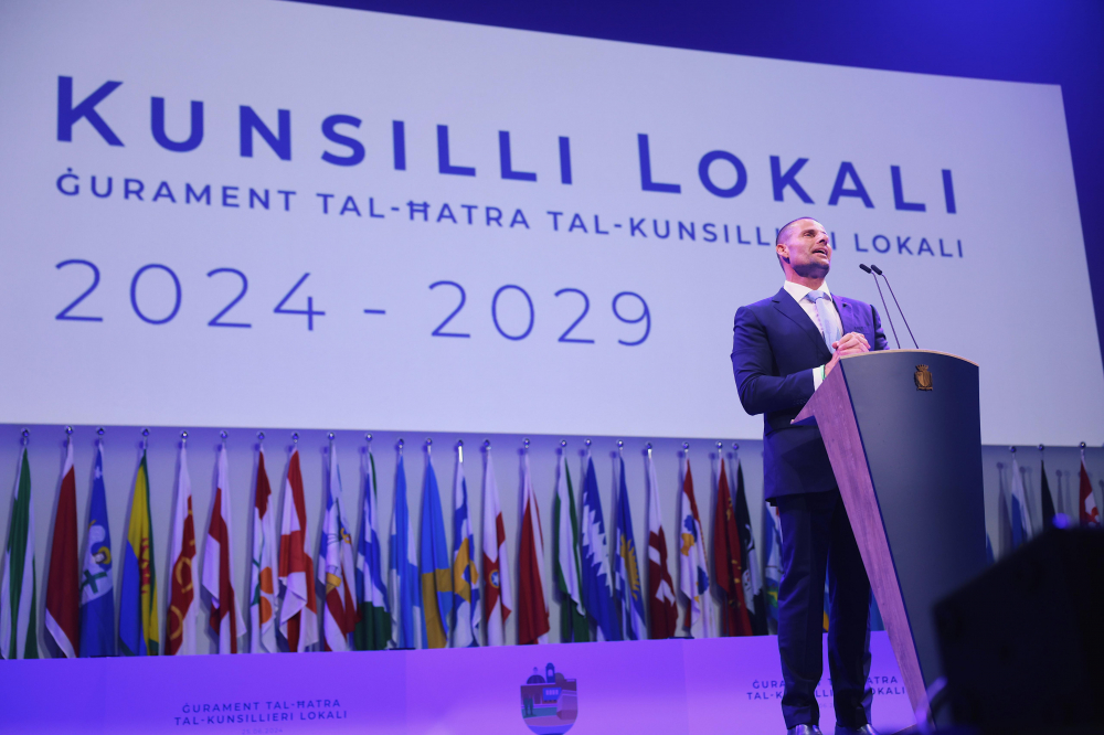 Il-Prim Ministru Robert Abela b’indirizz qabel il-ġurament tal-ħatra tal-Kunsilliera Lokali. (Ritratt: DOI)