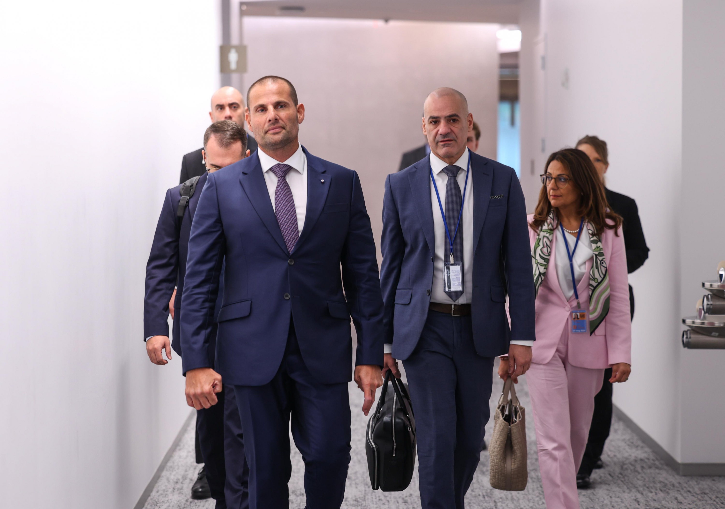 Abela jiddiskuti estensjoni tat-titjiriet diretti bejn Malta u New York għall-2027