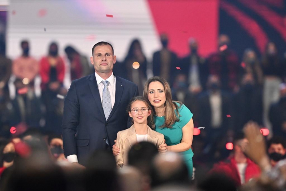 Il-PM Abela, martu u bintu wara li spiċċa 