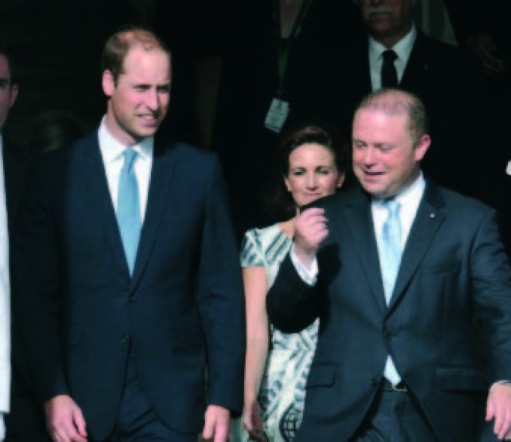 Il-Prinċep William ma’ Joseph Muscat ħerġin minn Kastilja