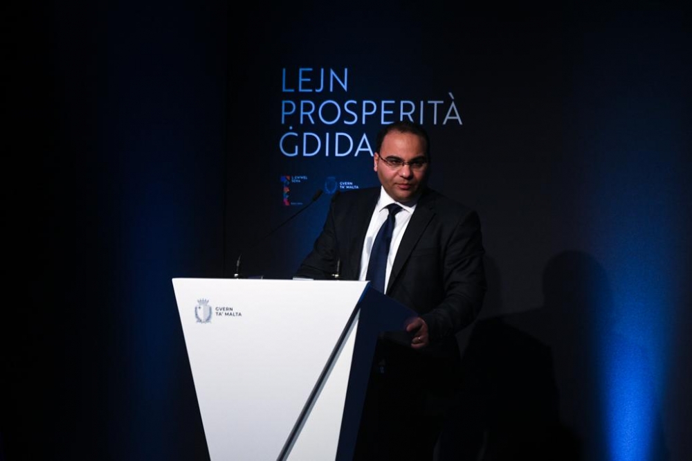 Il-Ministru tal-Finanzi Clyde Caruana