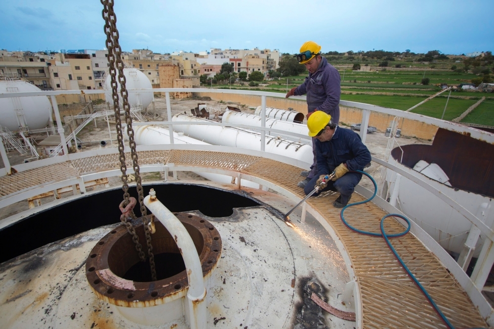 Ix-xogħlijiet fuq it-tankijiet fil-Qajjenza