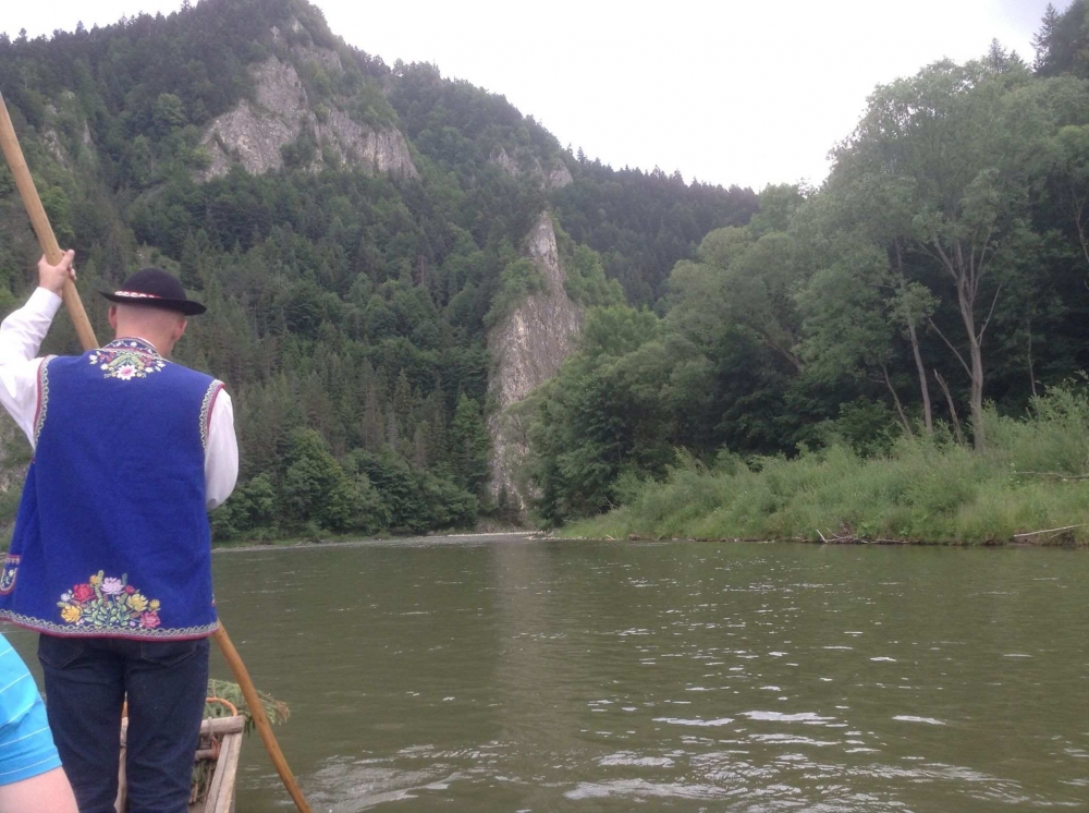 rafting fil-pyenini Mountains:- xenarju spettakolari