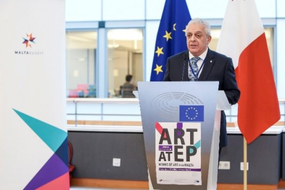Ray Azzopardi jiftaħ l-esebizzjoni tal-arti fil-Parlament Ewropew