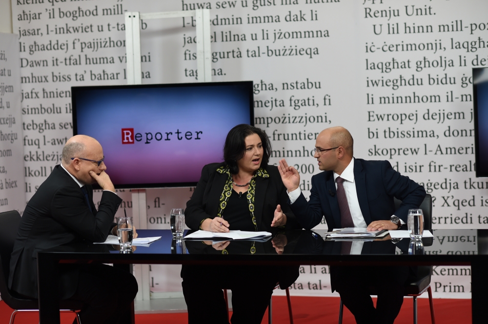 Deborah Schembri u Ryan Callus waqt il-Programm Reporter (arikvji)