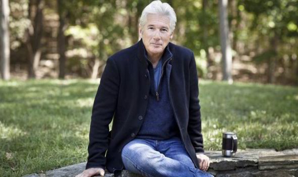Richard Gere ta' 65 sena li qatt ma żeba xagħru