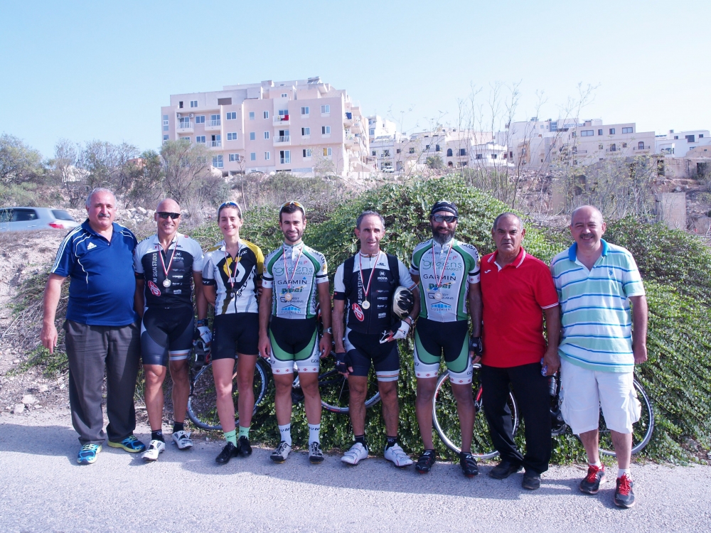 Ritratt tal-grupp, mix-xellug: Joe Bajada, Nicky Farrugia, Marie Claire Aquilina, James Mifsud, Emanuel Camilleri, Michael Camilleri, John Zammit, Mustafa Özküçük