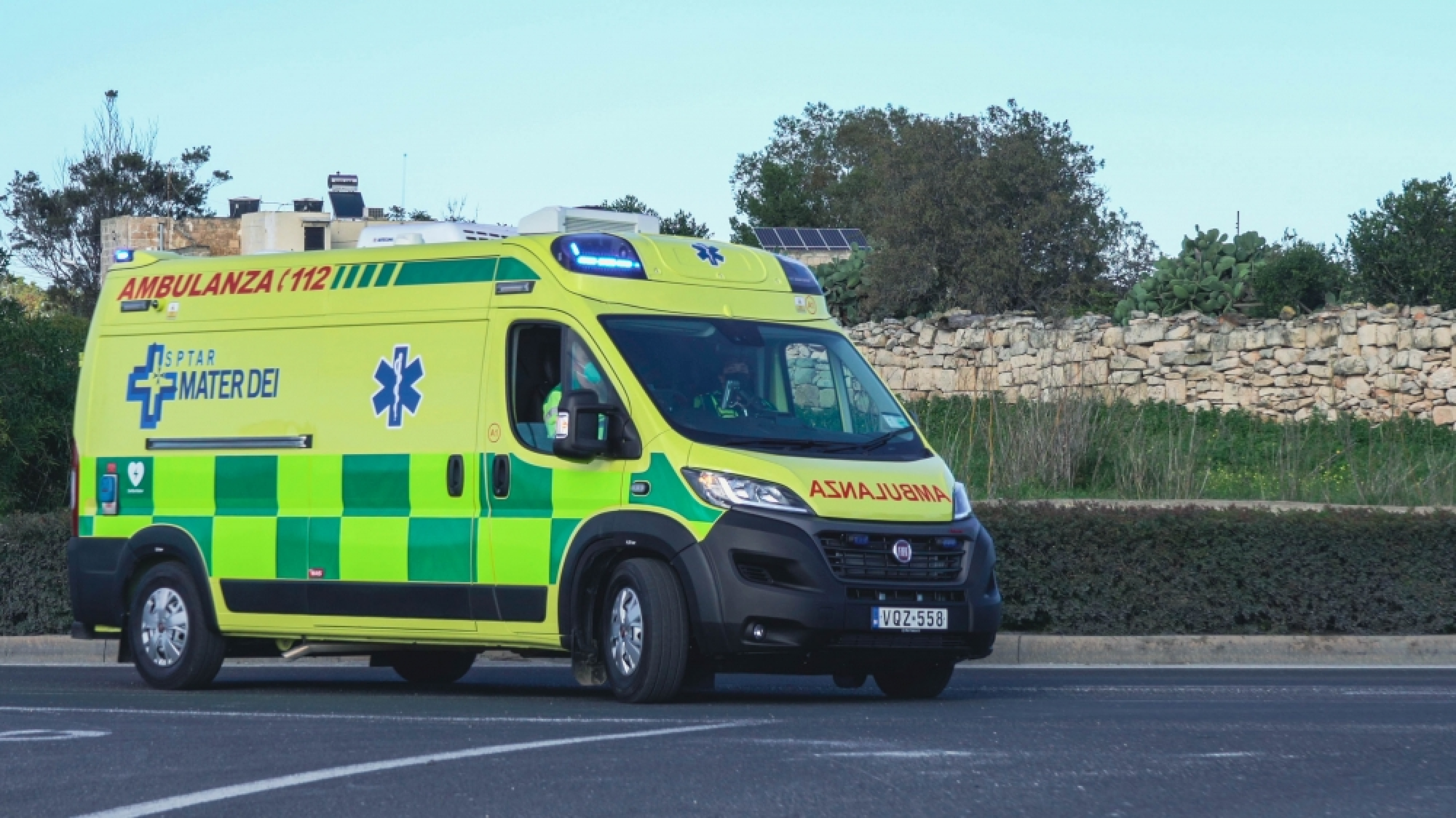 Tifel ta’ seba’ snin l-isptar wara li beda jifga fil-Bajja tal-Ġnejna