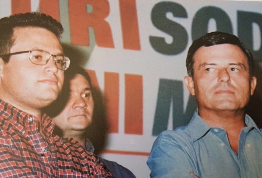 Joseph Muscat żagħżugħ ma' Alfred Sant