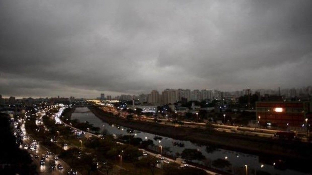Sao Paolo mgħottija bid-duħħan