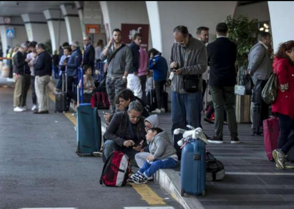 Dewmien fl-Ajruport ta' Fiumicino hekk kif dalgħodu inħakem minn nirien 