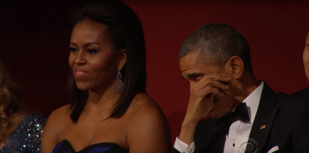 Il-President Amerikan jemozzjona ruħu waqt l-esibizzjoni ta' Aretha Franklin