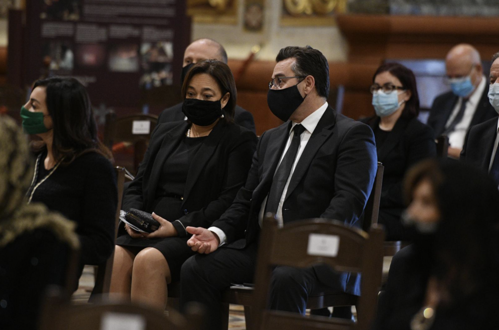 Politiċi, qraba ta' Oliver Friggieri u akkademiċi jattendu għall-quddiesa tal-funeral