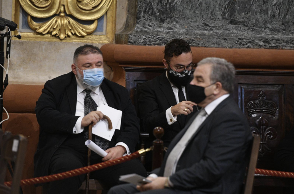 Politiċi, qraba ta' Oliver Friggieri u akkademiċi jattendu għall-quddiesa tal-funeral